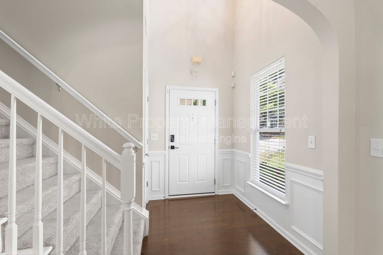 1141 Hammond Dr - Photo 3 of 37