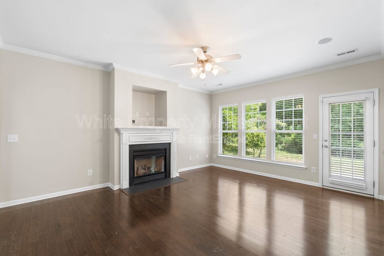 1141 Hammond Dr - Photo 6 of 37