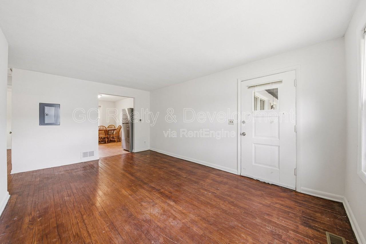 907- 913 3rd Street #907 - Photo 2 of 14