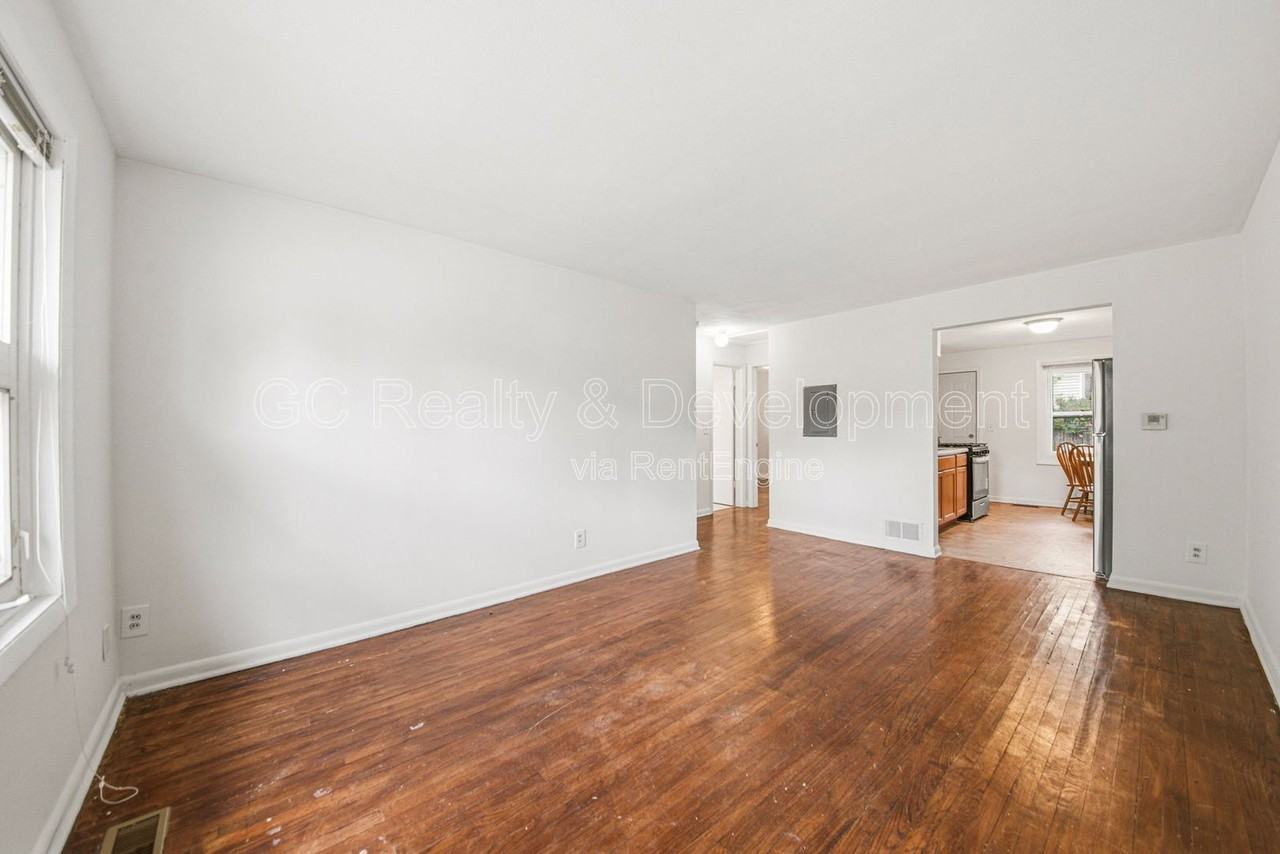 907- 913 3rd Street #907 - Photo 4 of 14