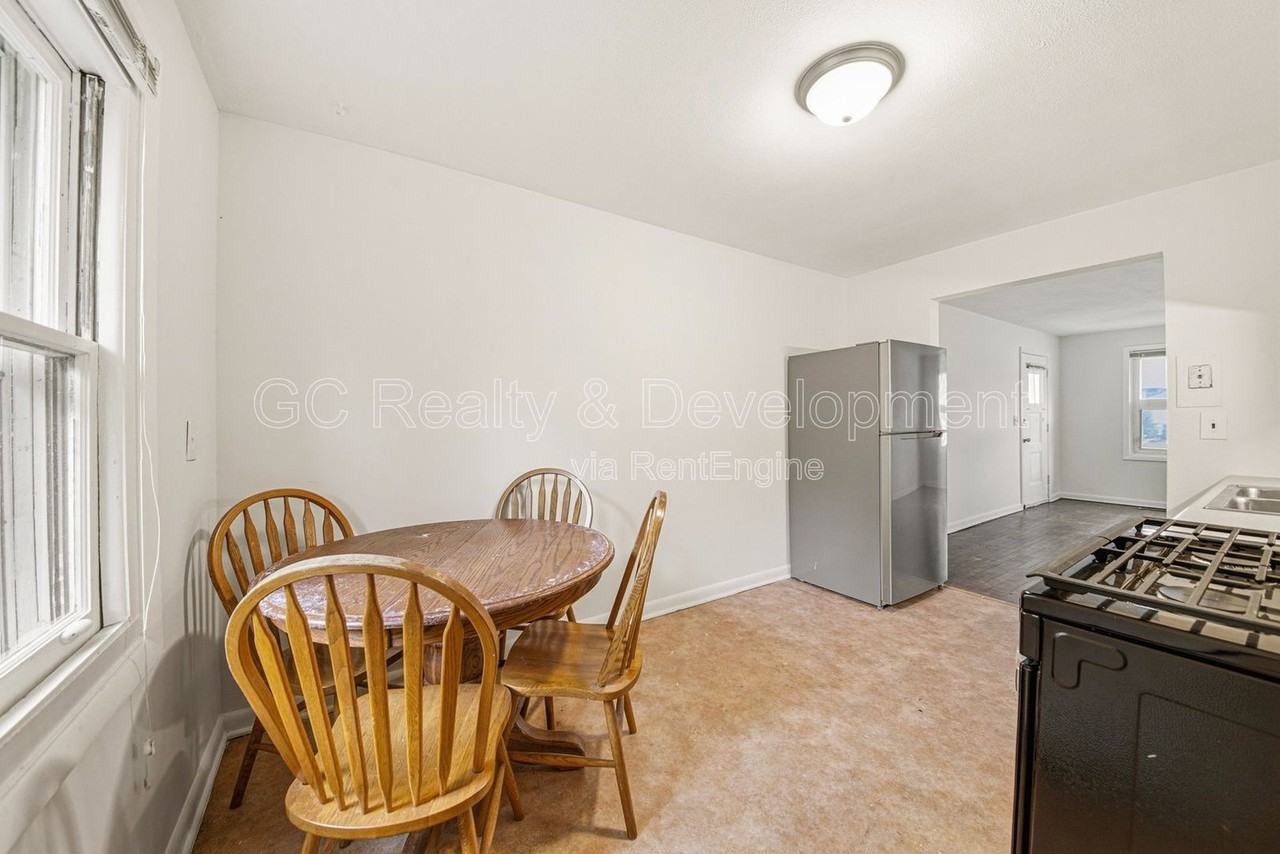 907- 913 3rd Street #907 - Photo 6 of 14
