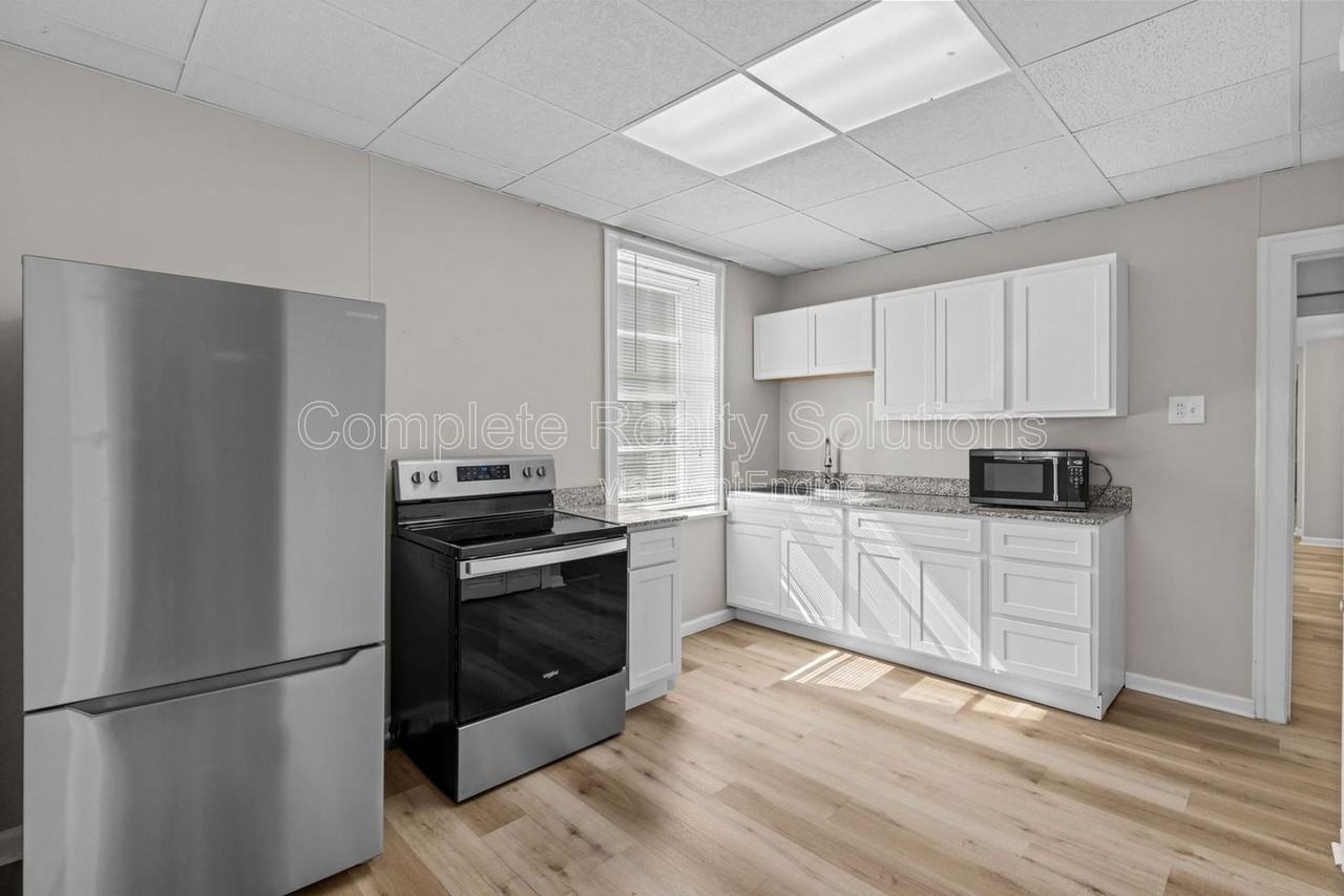 5300 Bancroft Ave #5300A - Photo 3 of 39