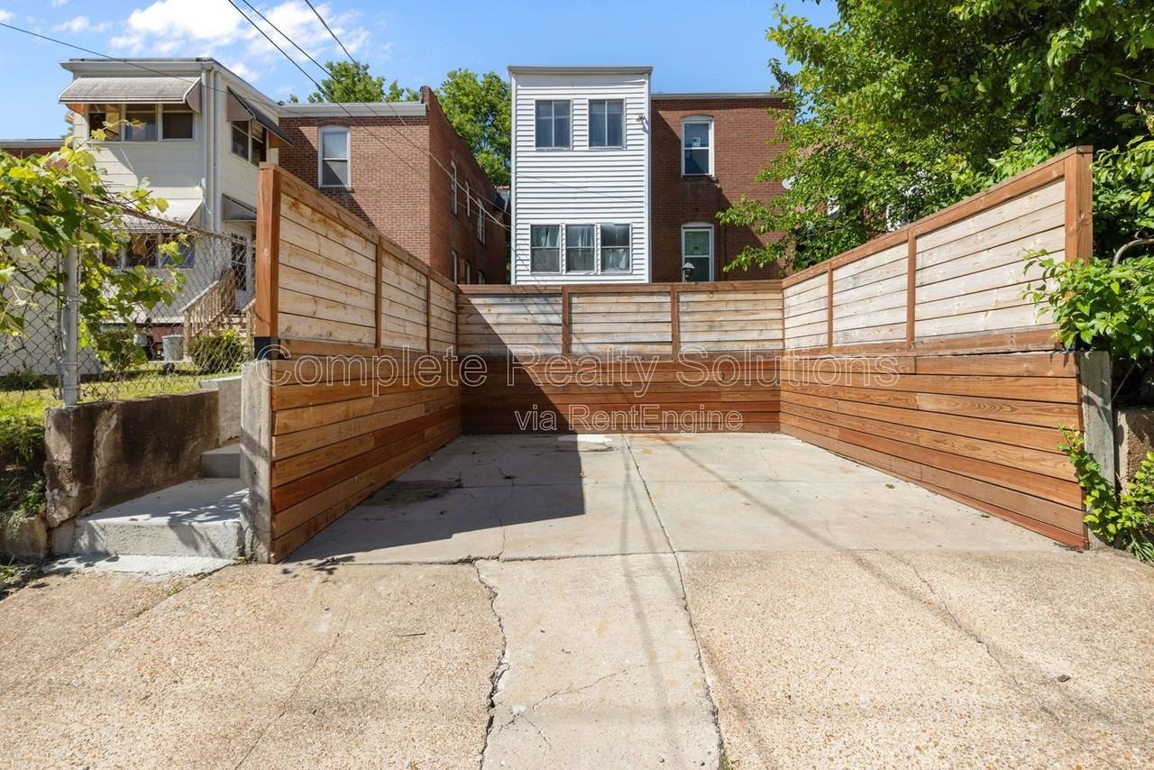 5300 Bancroft Ave #5300A - Photo 4 of 39