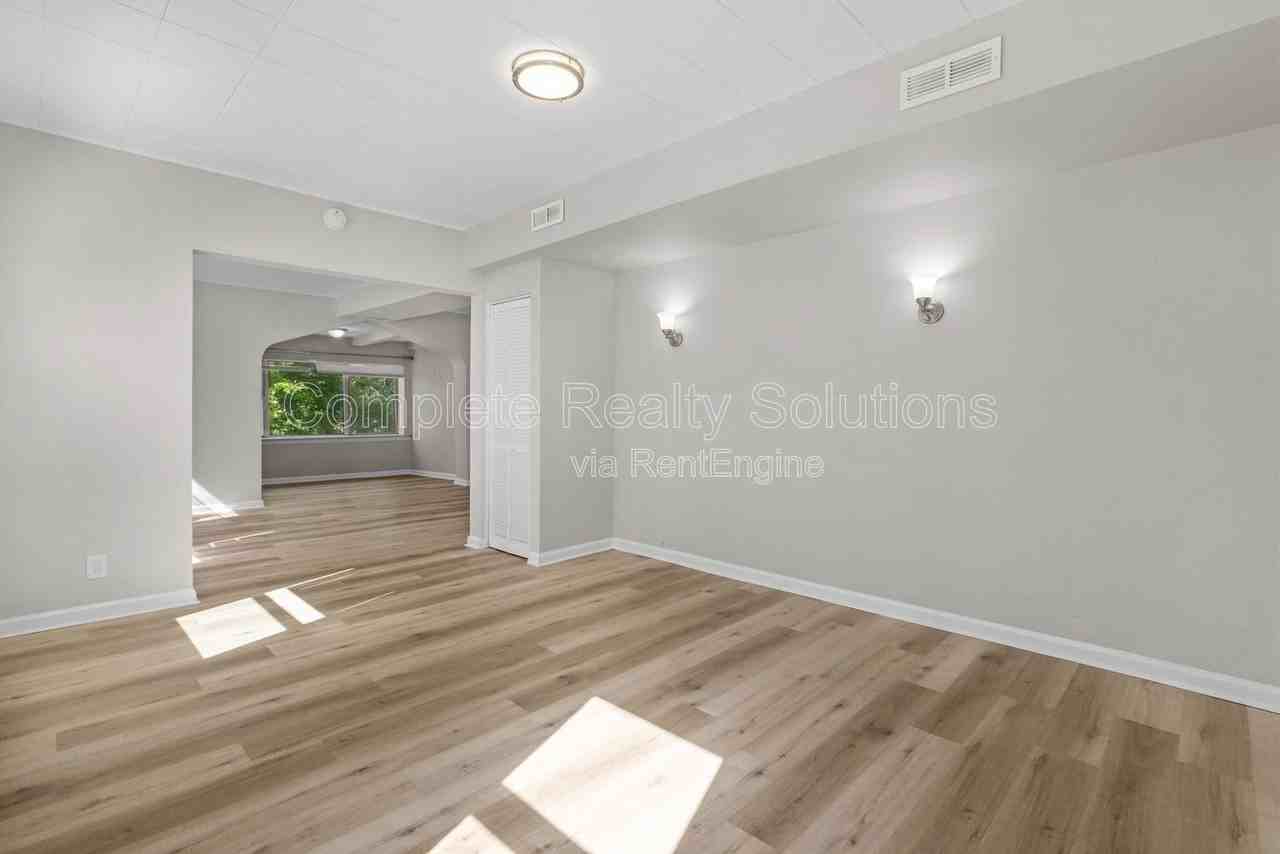 5300 Bancroft Ave #5300A - Photo 6 of 39