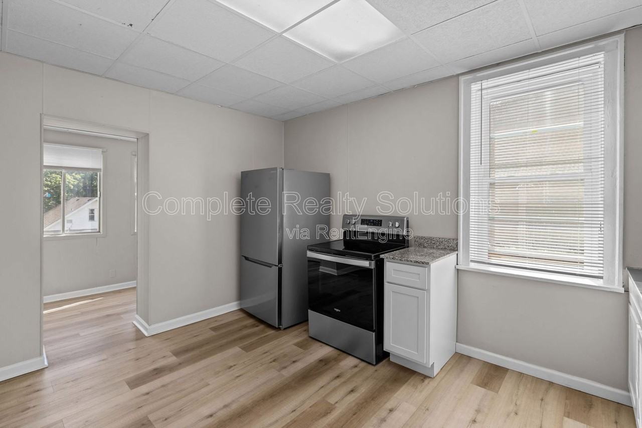 5300 Bancroft Ave #5300A - Photo 7 of 39