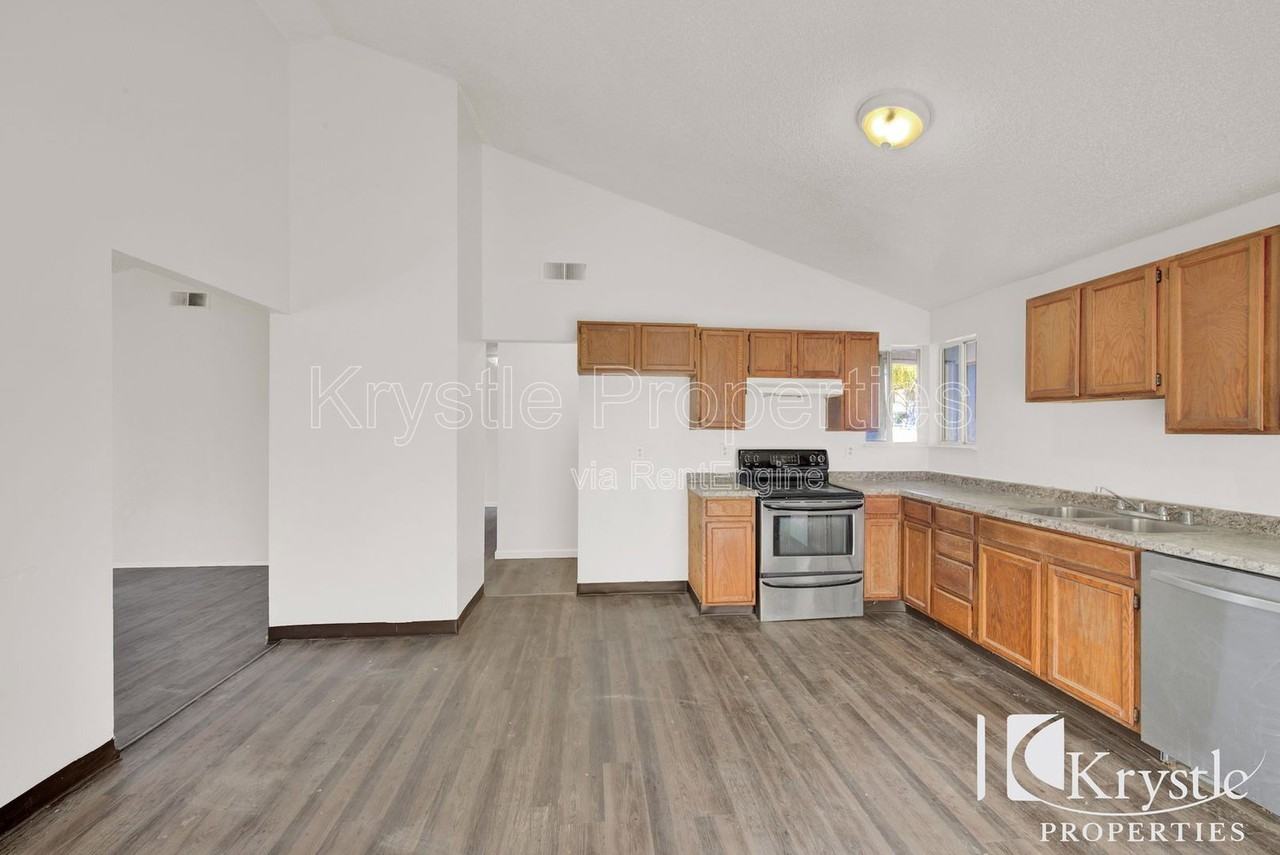 165 Georgetown Ct - Photo 4 of 13