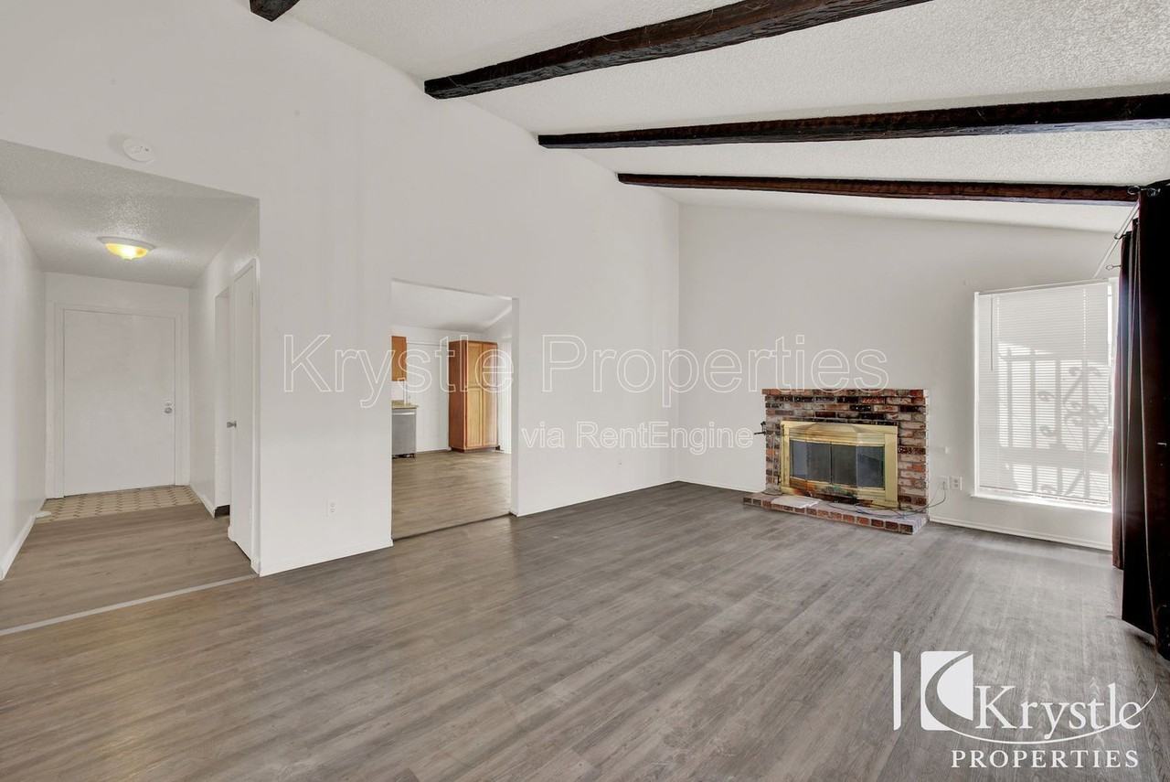 165 Georgetown Ct - Photo 6 of 13