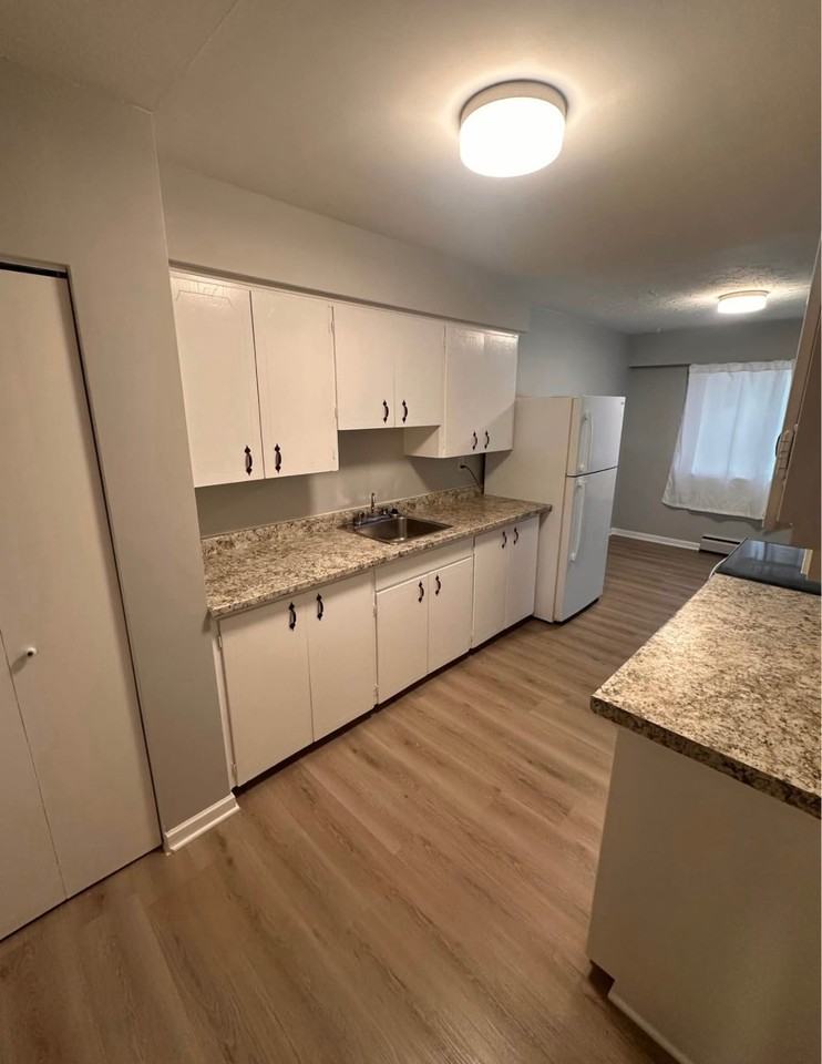 6880 Balmoral Street - Photo 4 of 11