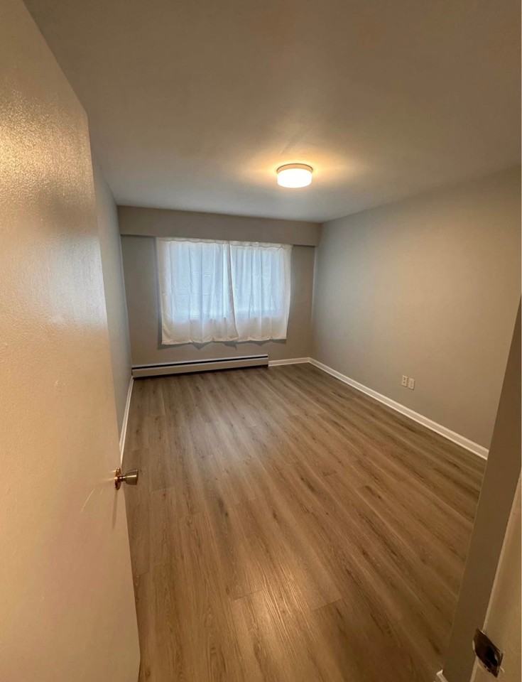 6880 Balmoral Street - Photo 5 of 11