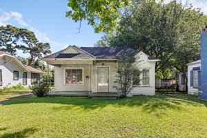 featured image of 609 E Walker St