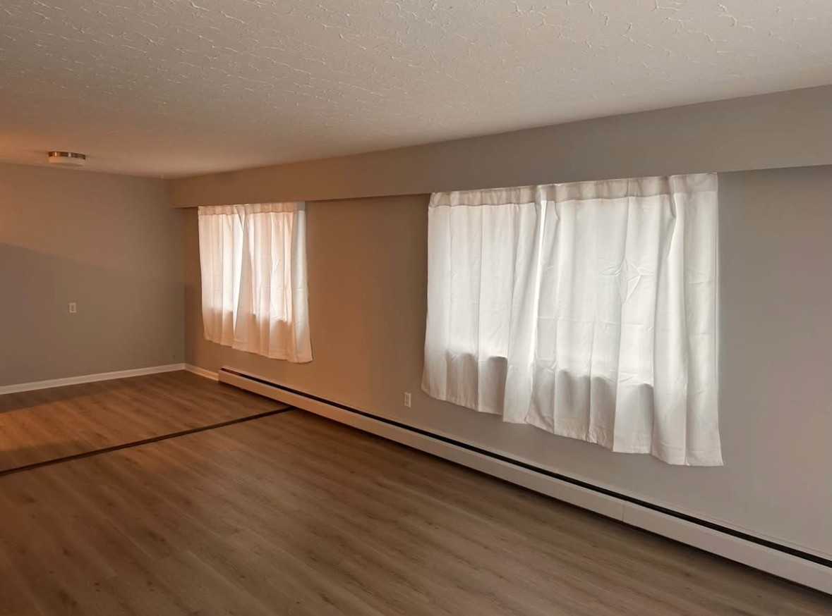 6880 Balmoral Street - Photo 2 of 11