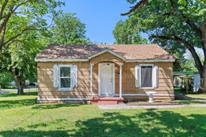 featured image of 802 W Navasota St