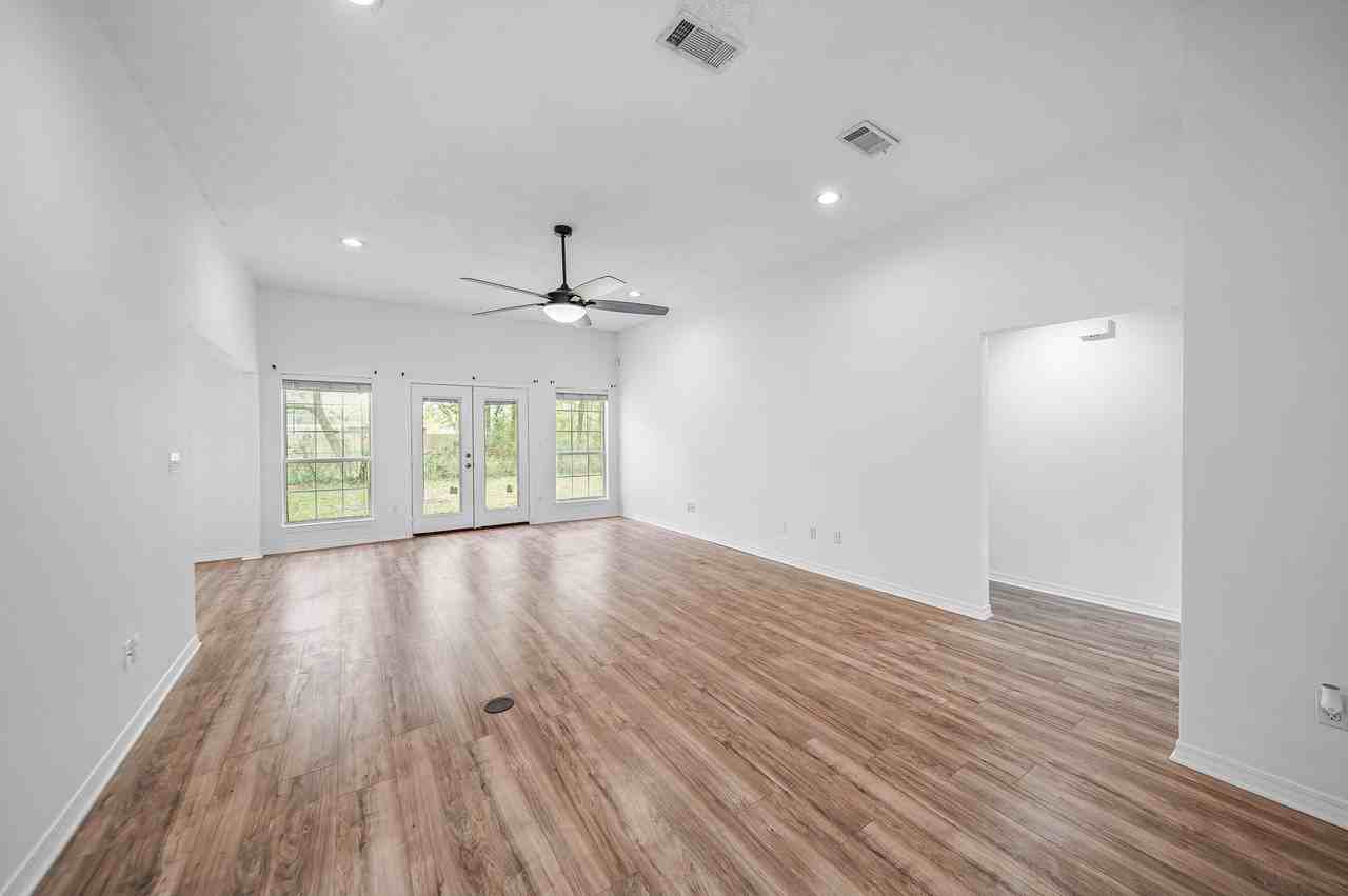 3313 Country Meadow Ln - Photo 5 of 30