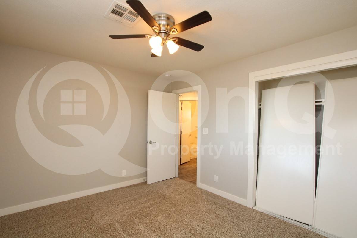 2202 W Devonshire Ave #4 - Photo 7 of 15
