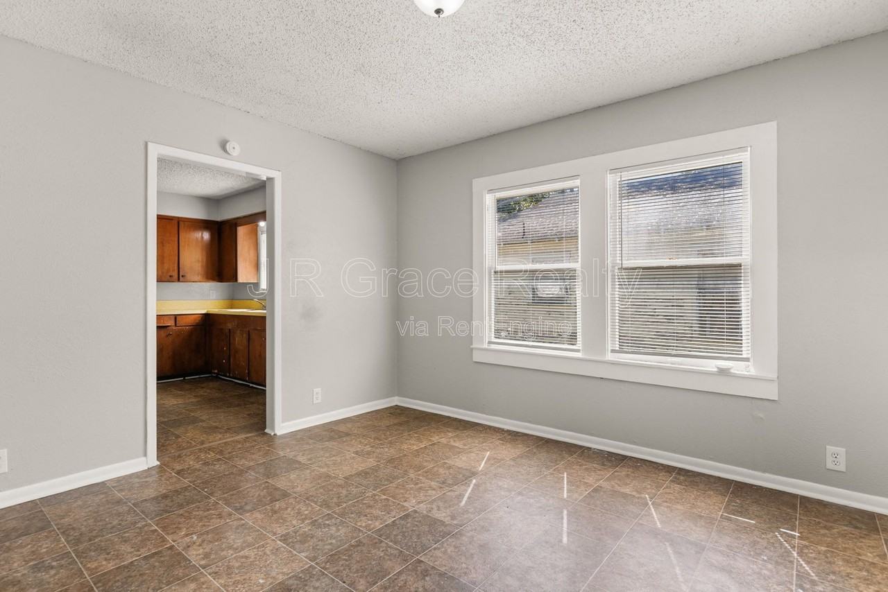 807 W Sabine St - Photo 5 of 16