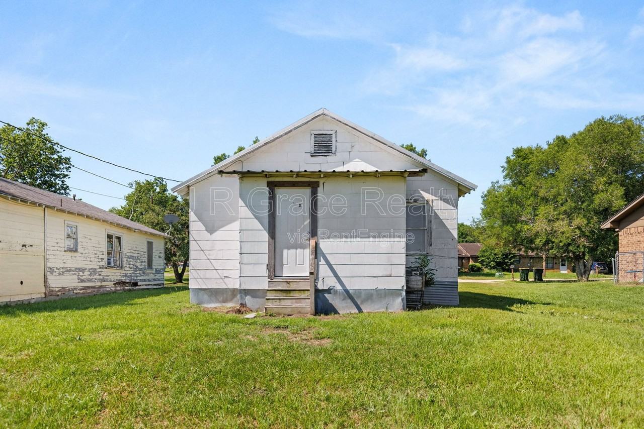 807 W Sabine St - Photo 6 of 16
