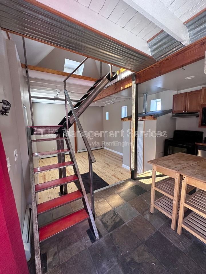 1565 Race St - Photo 2 of 9
