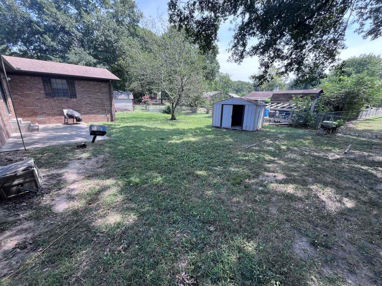 215 Berkshire Cir - Photo 3 of 36