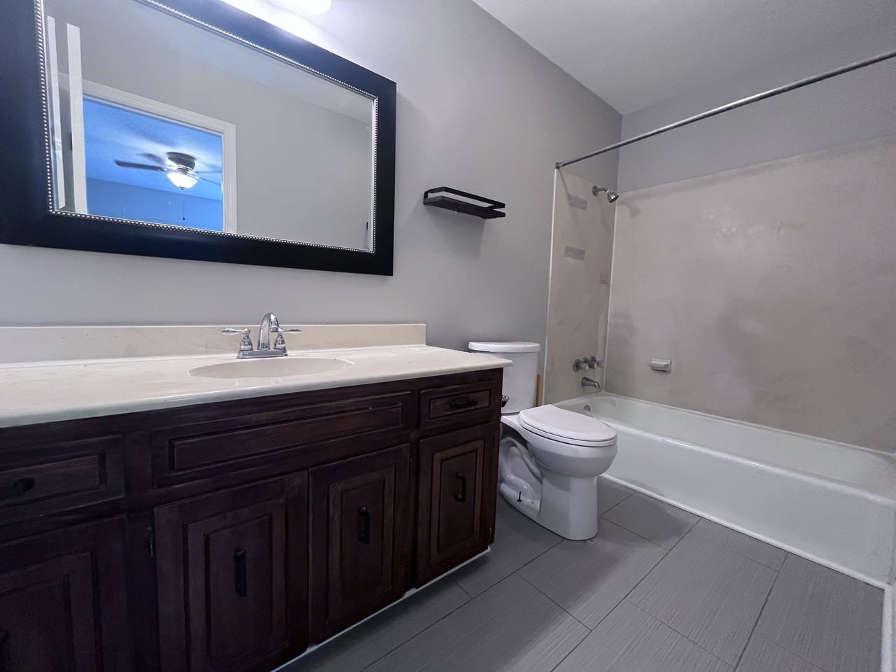 215 Berkshire Cir - Photo 7 of 36