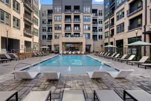 featured image of 255 E Chatham St