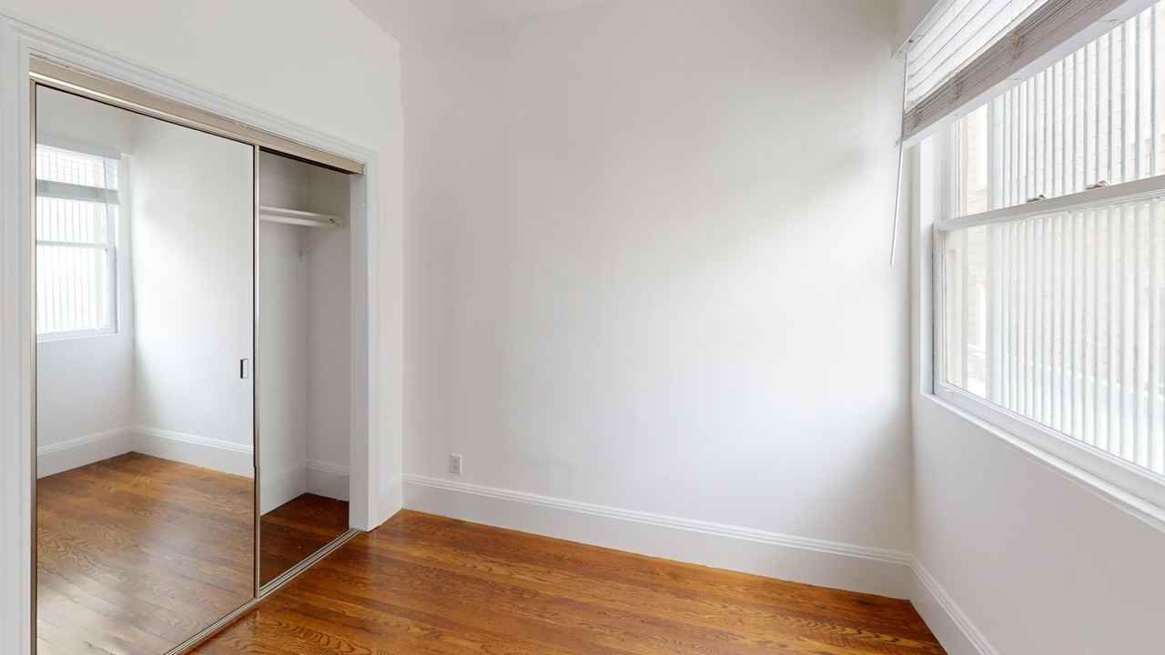 1520 Gough Street - Photo 5 of 34