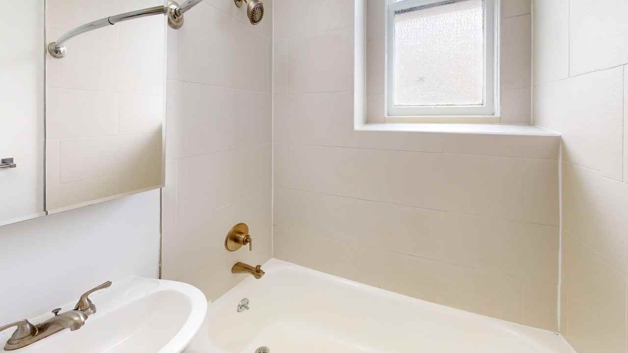 1520 Gough Street - Photo 6 of 34