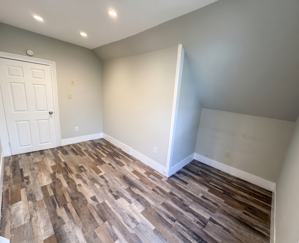 30 Abbottsford Pl #4 - Photo 2 of 5