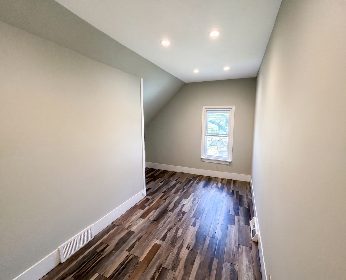30 Abbottsford Pl #4 - Photo 3 of 5