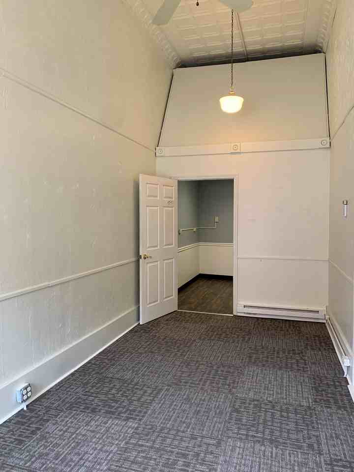 114 Locust St - Photo 4 of 8