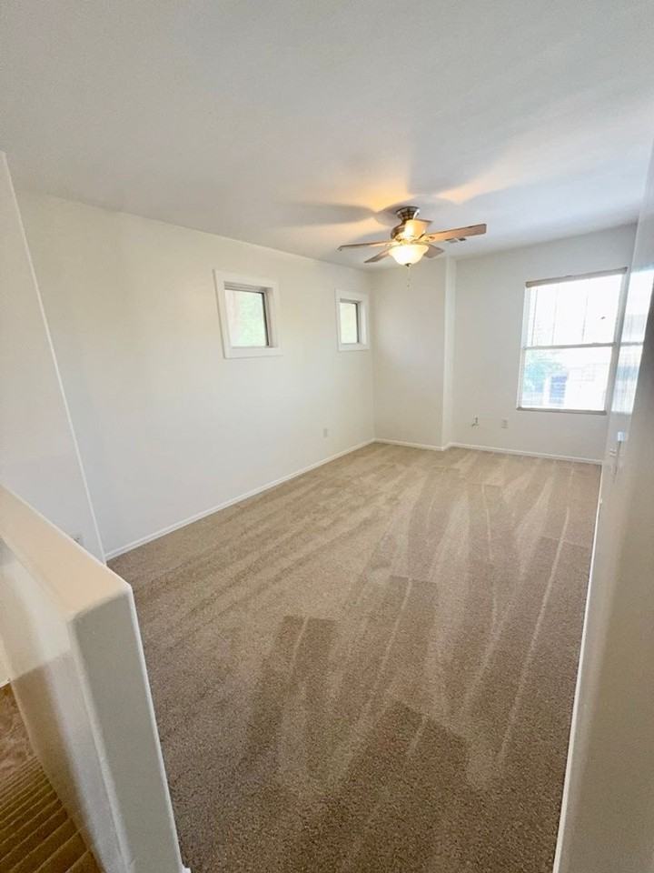 4237 E Windsor Dr - Photo 2 of 16