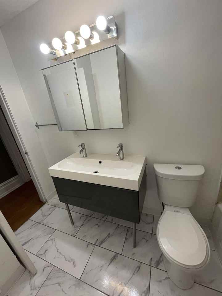 912 Ivy St #1 - Photo 4 of 11