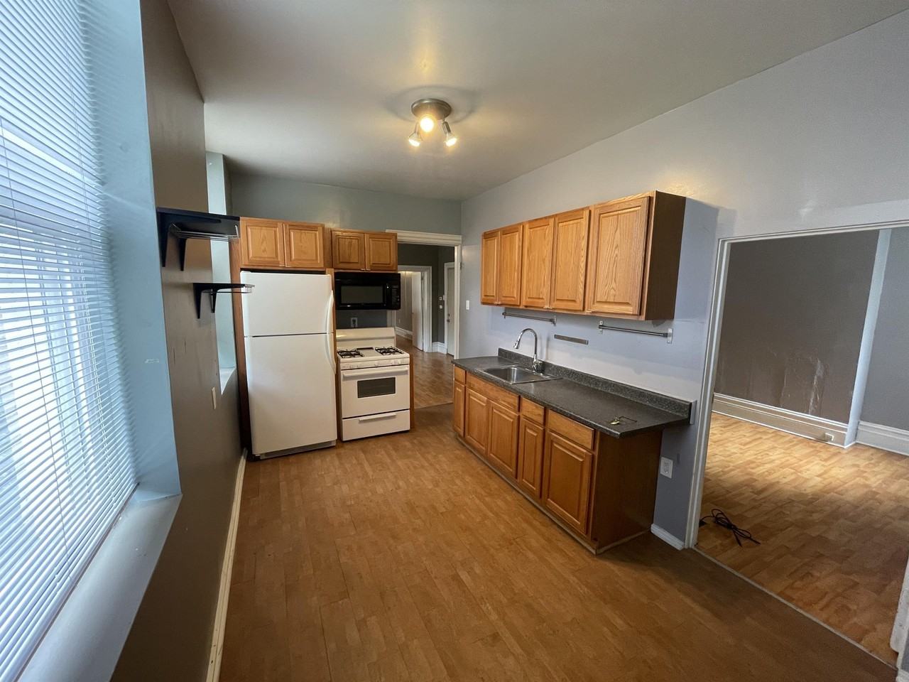 912 Ivy St #1 - Photo 6 of 11