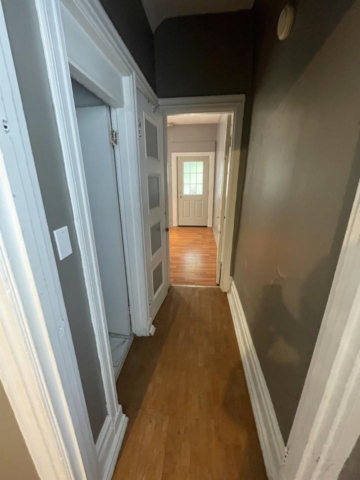 912 Ivy St #1 - Photo 5 of 11