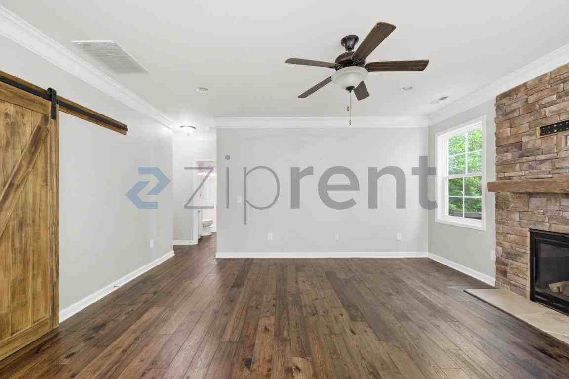 933 Vandalia Dr - Photo 4 of 49