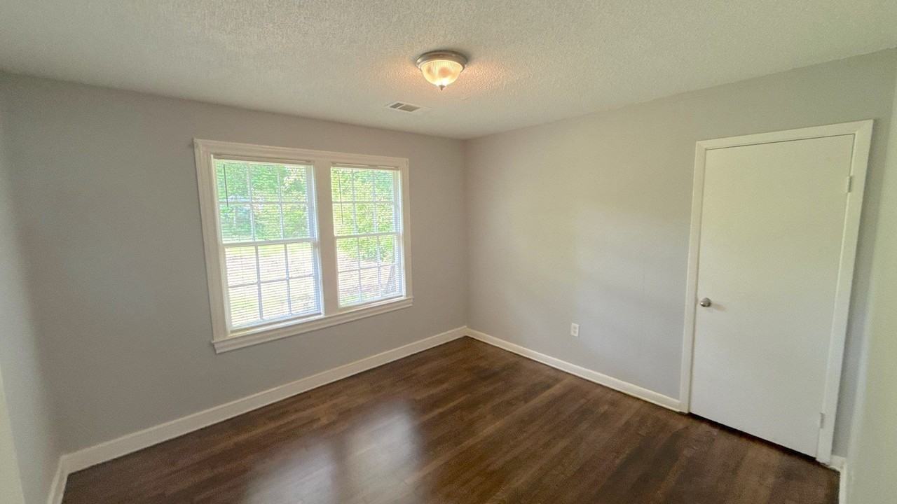 895 Mosby Rd - Photo 4 of 14