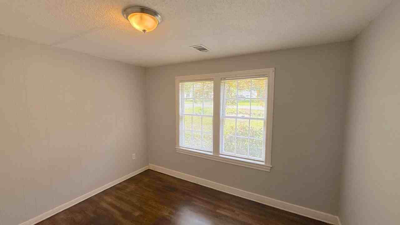 895 Mosby Rd - Photo 5 of 14
