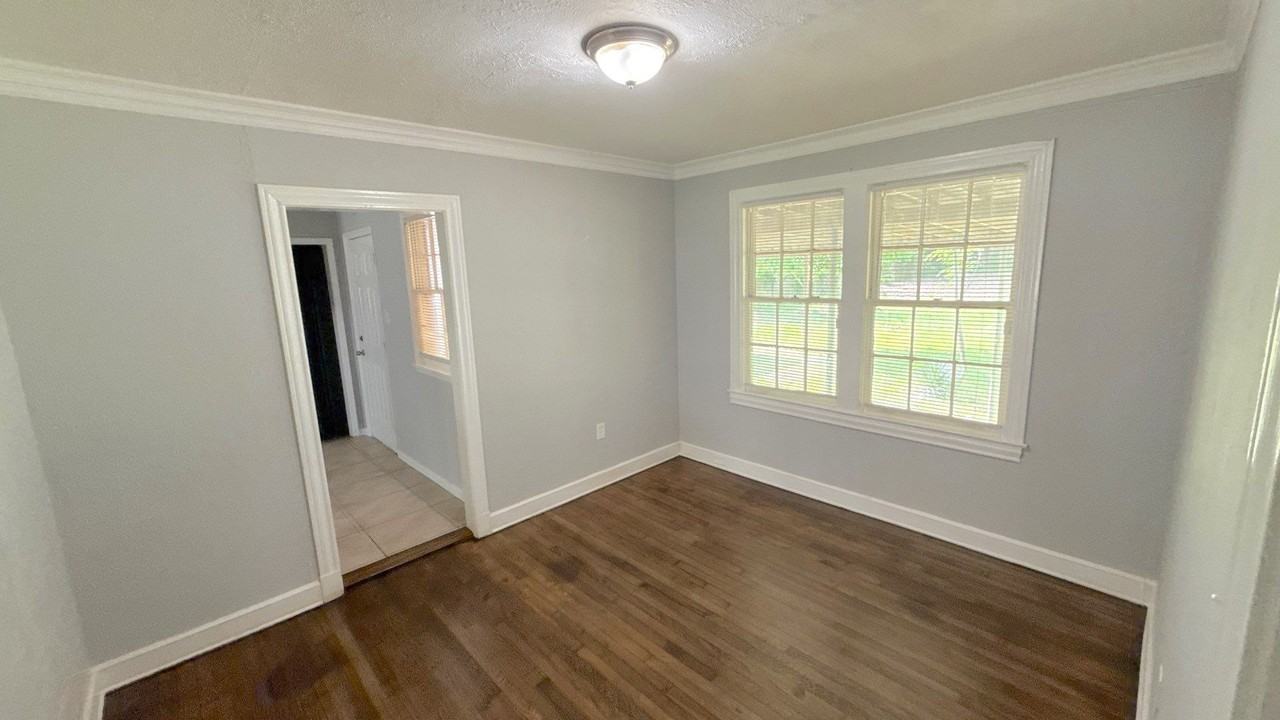 895 Mosby Rd - Photo 6 of 14