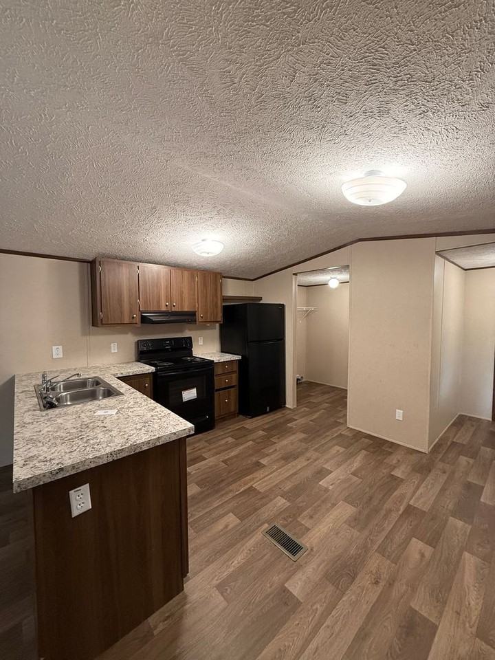 631 Adalynn Pvt Ln - Photo 4 of 30