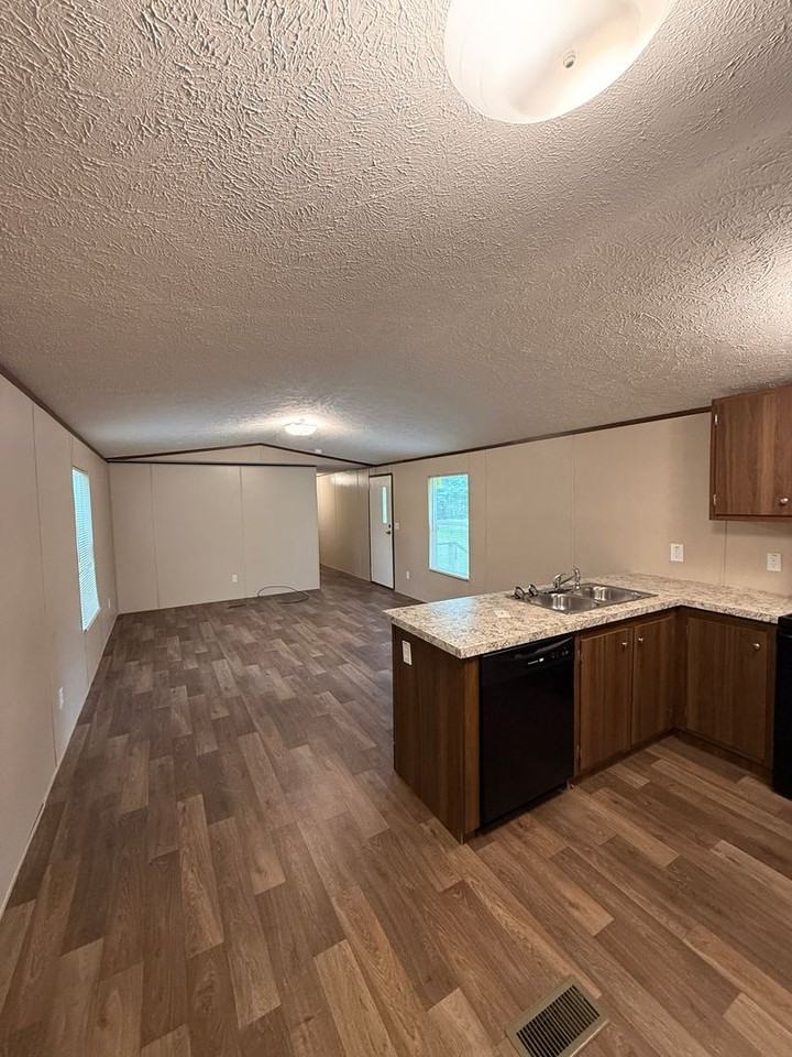 631 Adalynn Pvt Ln - Photo 6 of 30