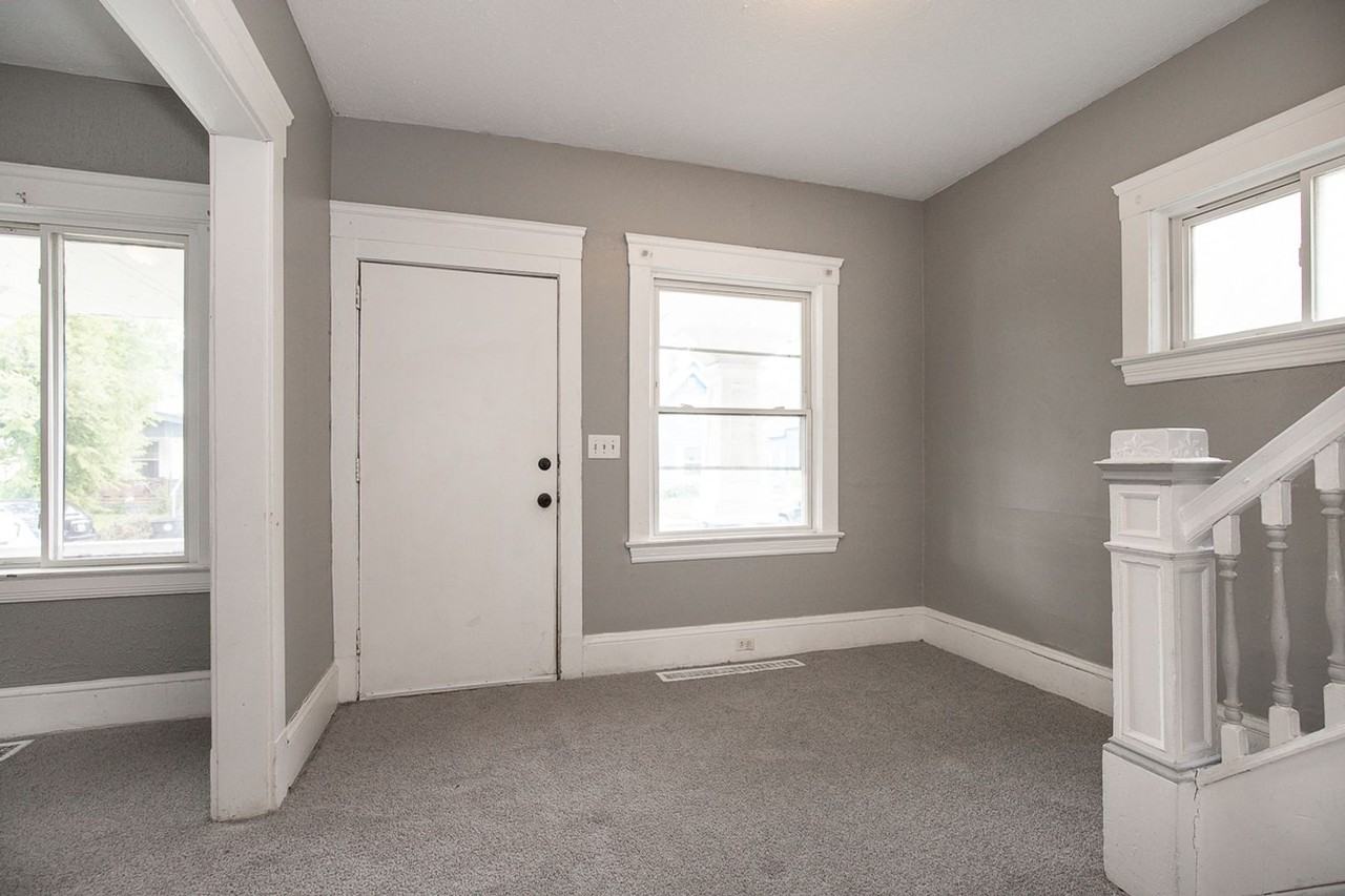 7411 Brinsmade Ave - Photo 2 of 26