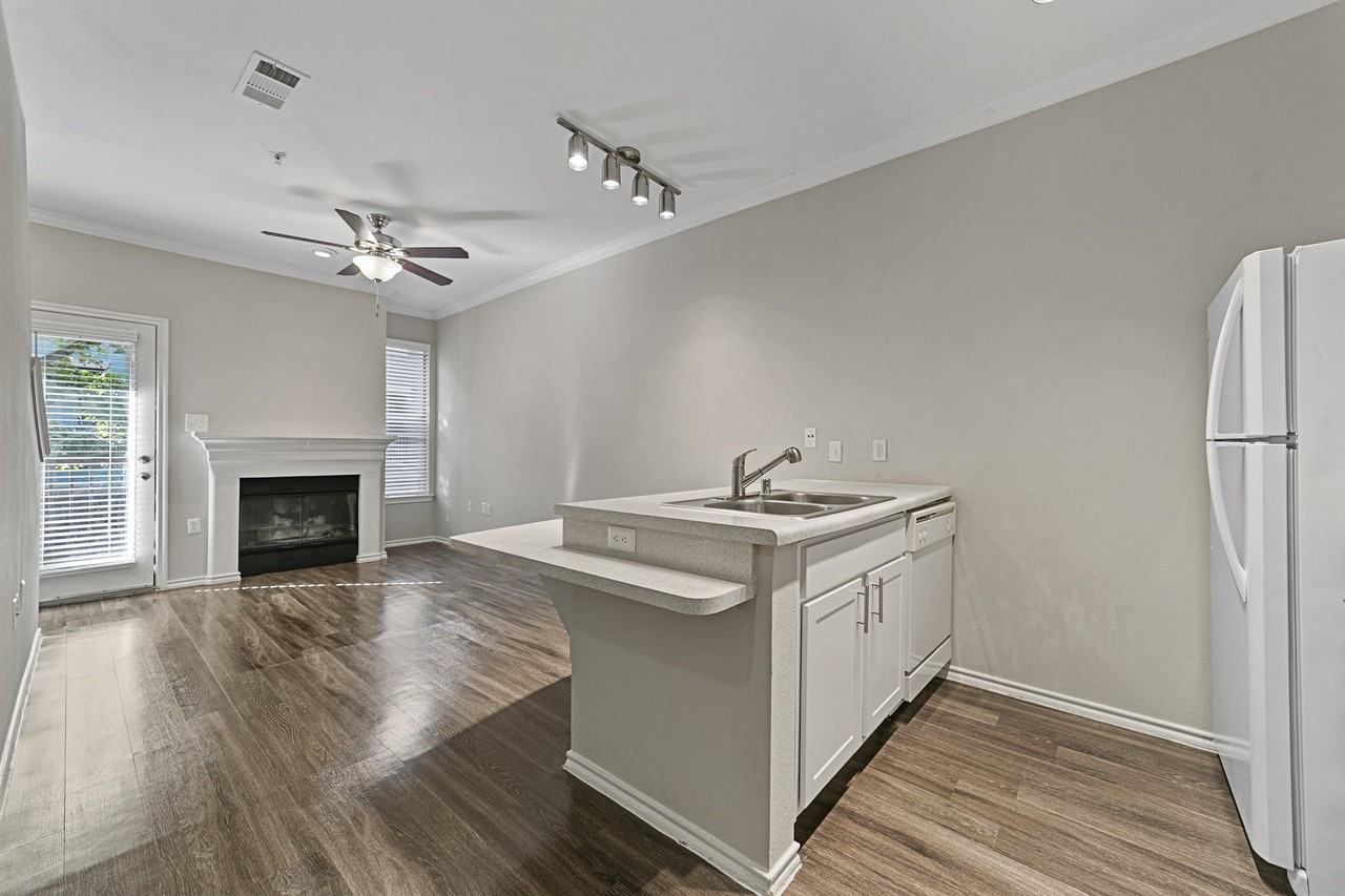 Reserve at White Rock - Photo 5 of 22