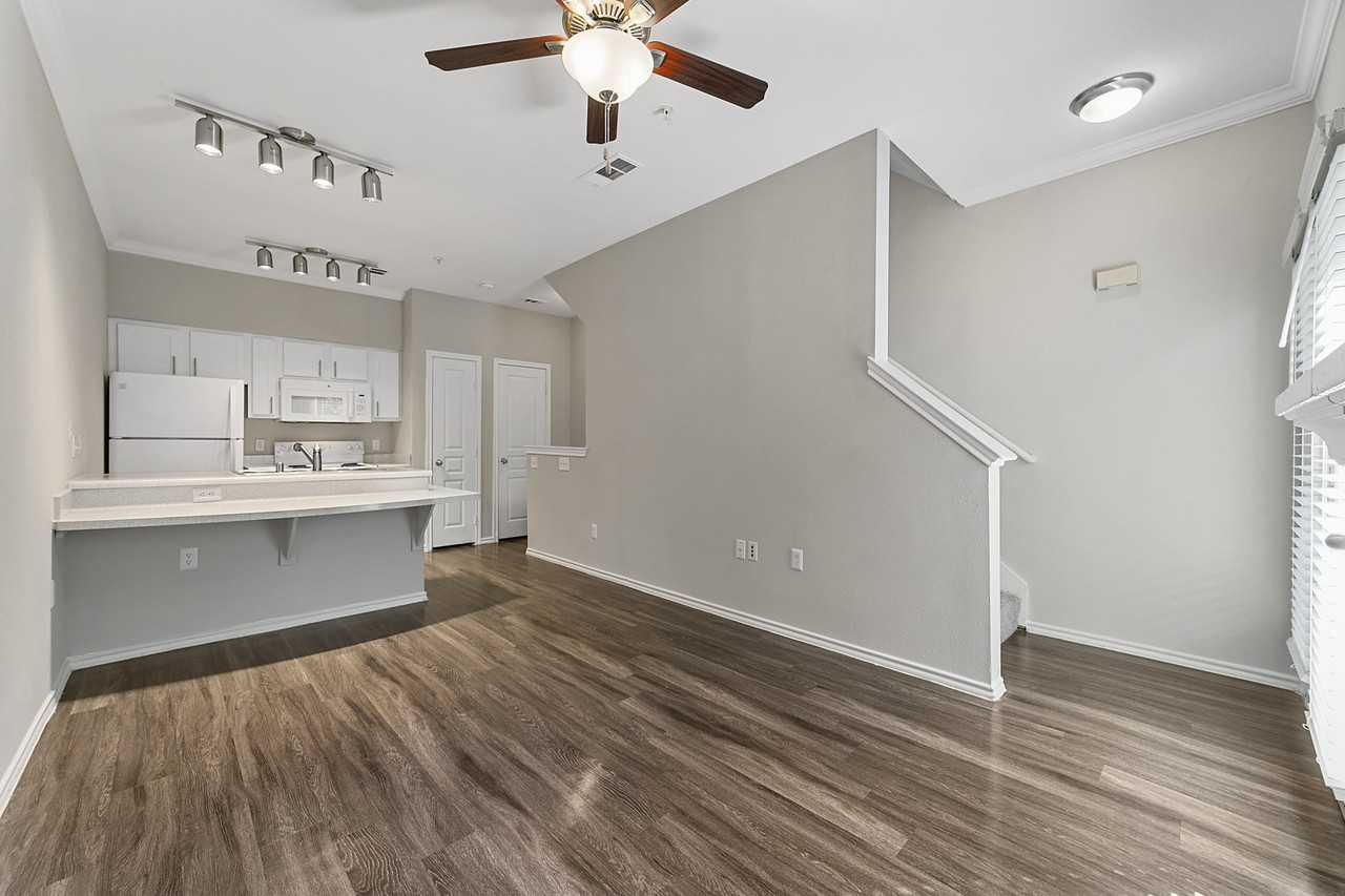 Reserve at White Rock - Photo 6 of 25