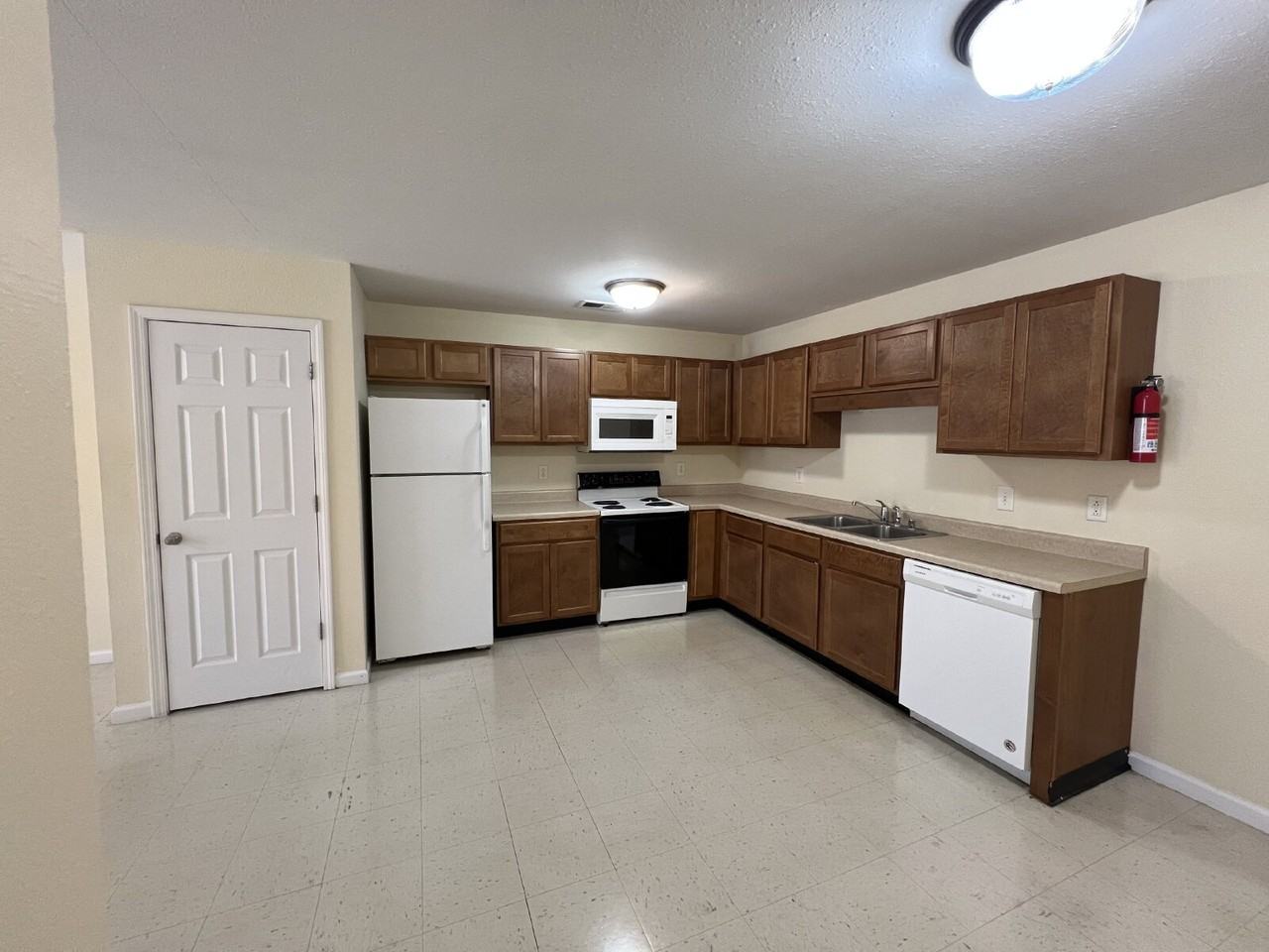 9063 Pembroke Oak Grove Rd Unit 1a #1a - Photo 5 of 16
