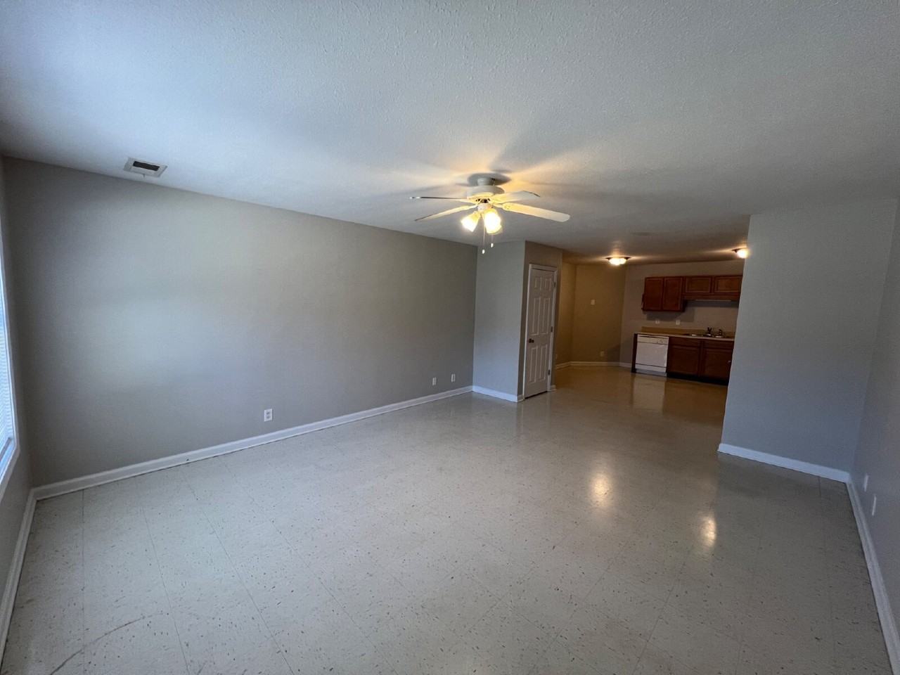 9101 Pembroke Oak Grove Rd Unit 3e ## 3e - Photo 4 of 19