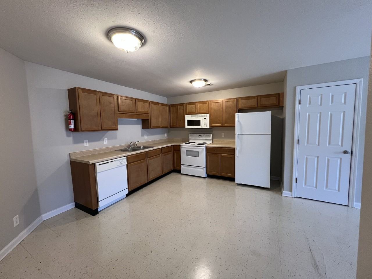 9101 Pembroke Oak Grove Rd Unit 3e ## 3e - Photo 7 of 19