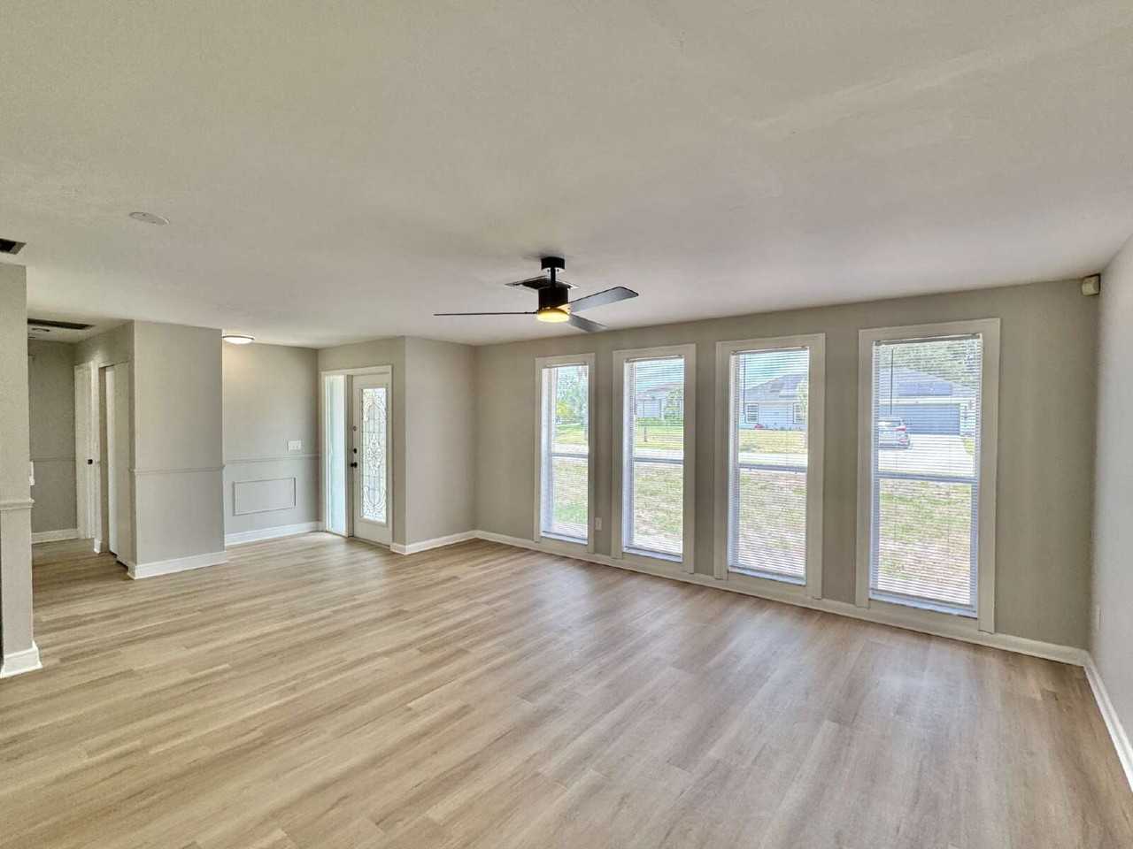 7346 Captiva Blvd - Photo 2 of 32