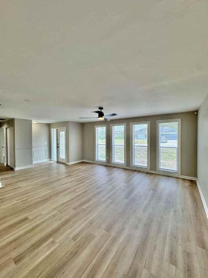 7346 Captiva Blvd - Photo 3 of 32