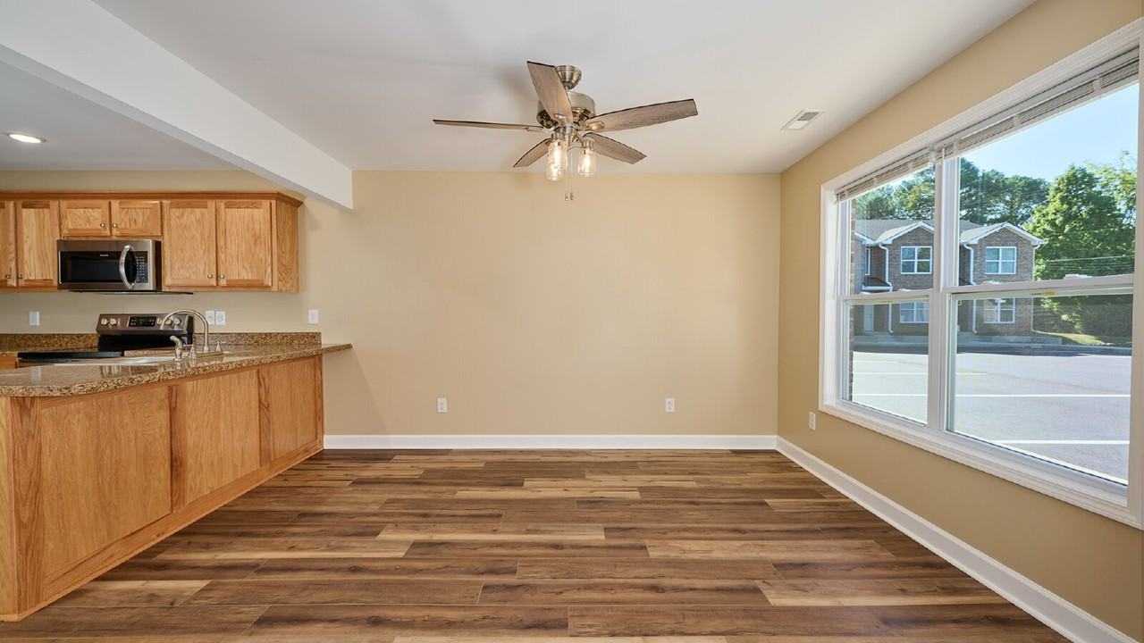361 Crescent Dr Unit 5 - Photo 3 of 10