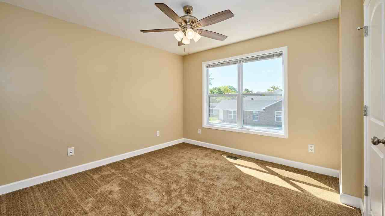 361 Crescent Dr Unit 5 - Photo 6 of 10