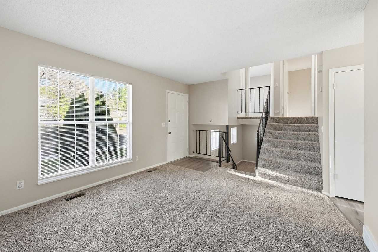 2425 Bowen St - Photo 6 of 38